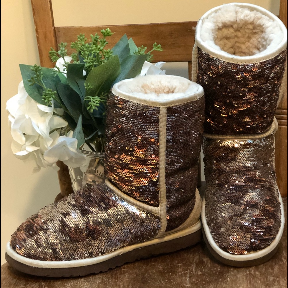 🌸Beautiful gold sequin UGG low boots size 6-6.5